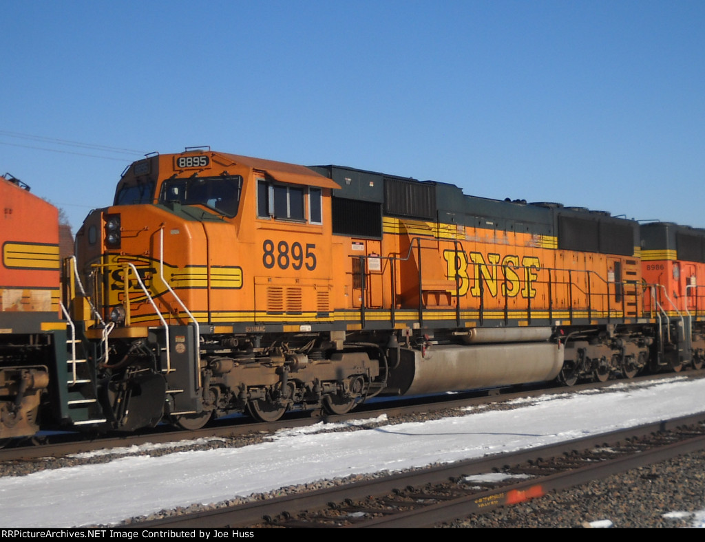 BNSF 8895